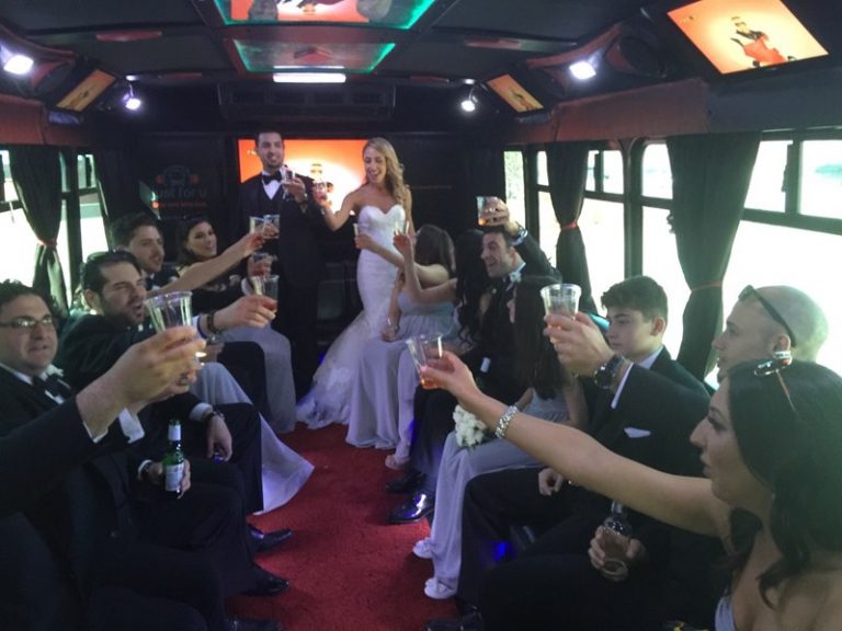 just for u limo bus toronto 013 homepage 768x576