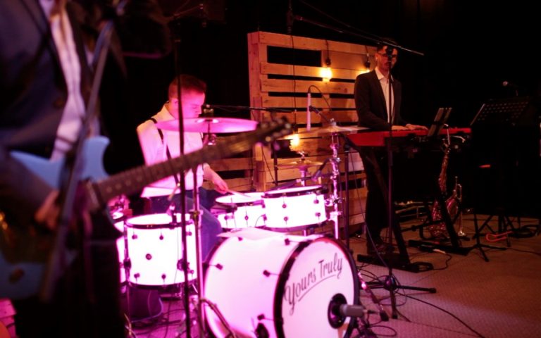 yours truly live music toronto 019 full size 768x480