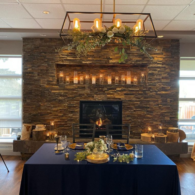 ALE Amberwood Lounge Eatery 4 768x767