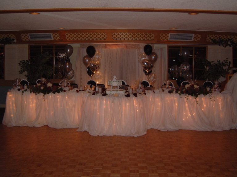 Canadiana Restaurant and Banquet Hall 2 768x576