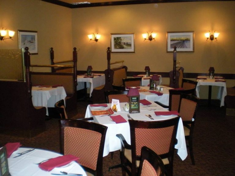 Canadiana Restaurant and Banquet Hall 5 768x576