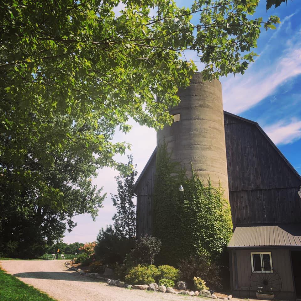 Willow Creek Barn Events logo