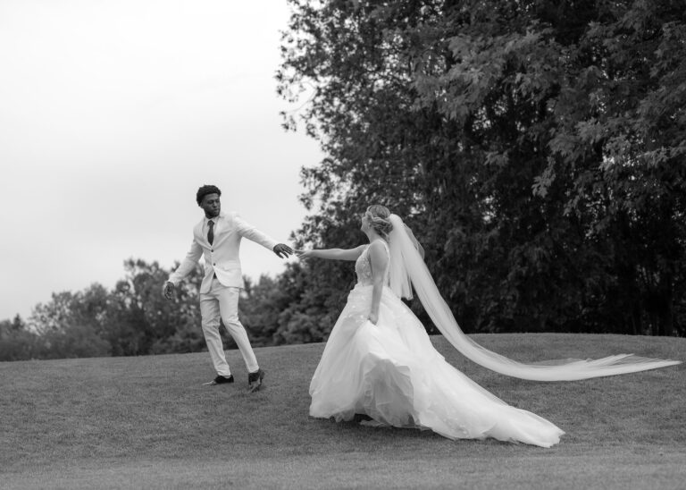 nn popa photography hamilton wedding photographer bride groom lawn reach bw 20 768x548